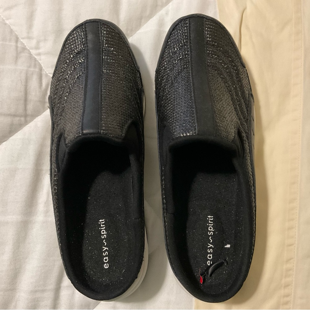 Easy Spirit 10W black shoes with low back for easy entry.